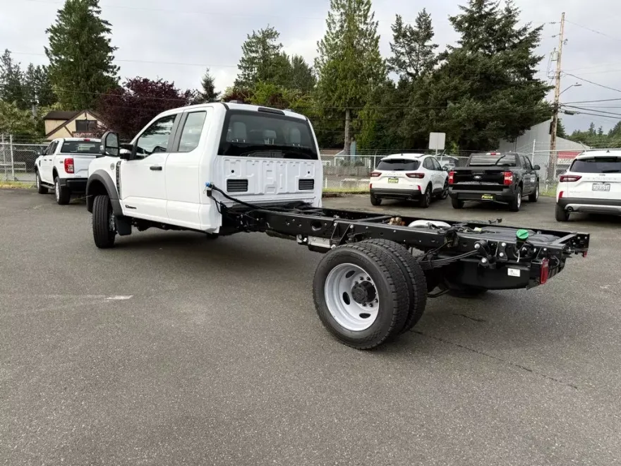 2025 Ford F-450 photo 1