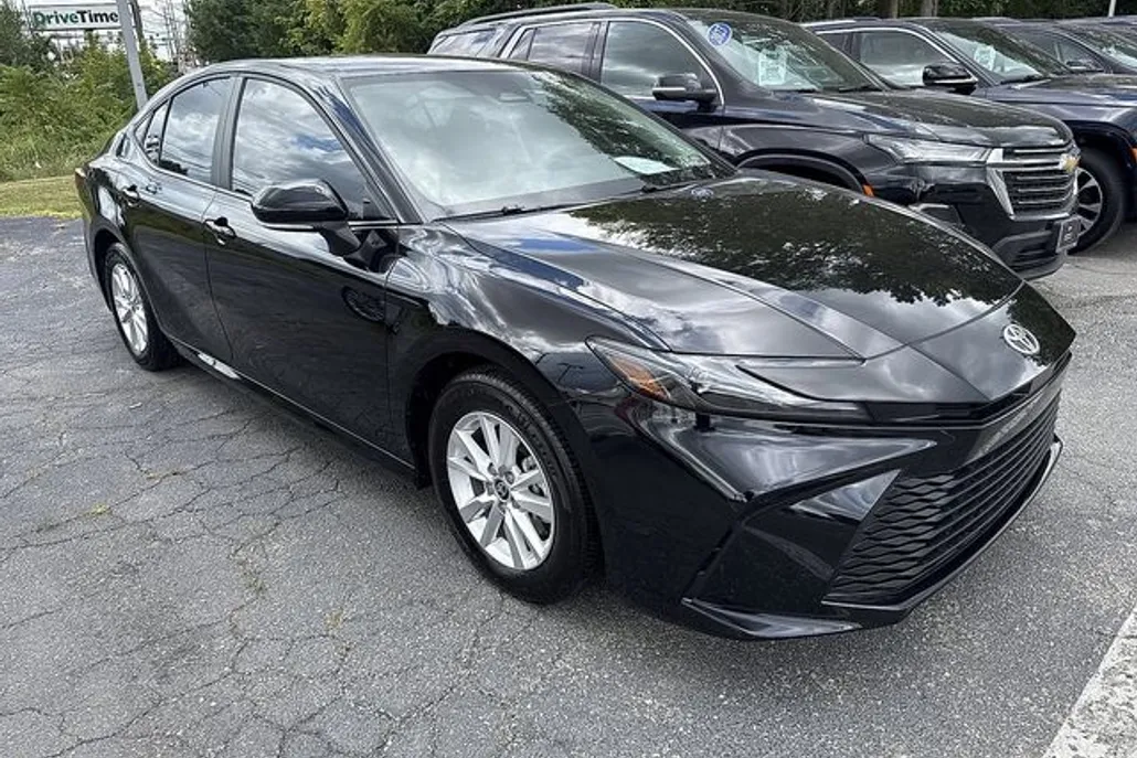 2025 Toyota Camry LE photo 1