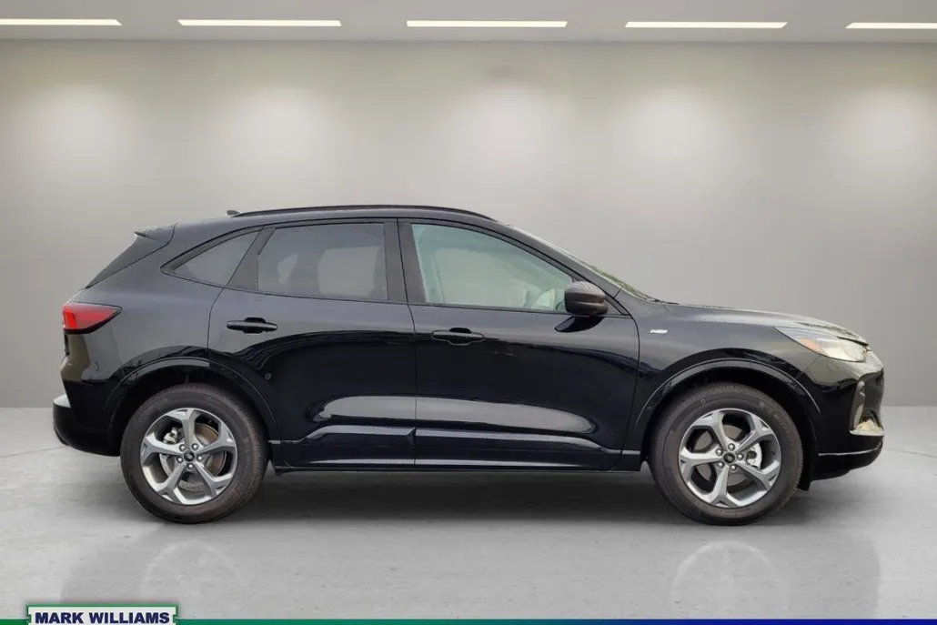 2024 Ford Escape ST-Line photo 1