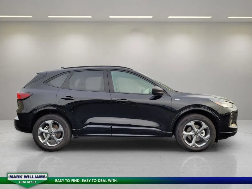 2024 Ford Escape ST-Line photo 1