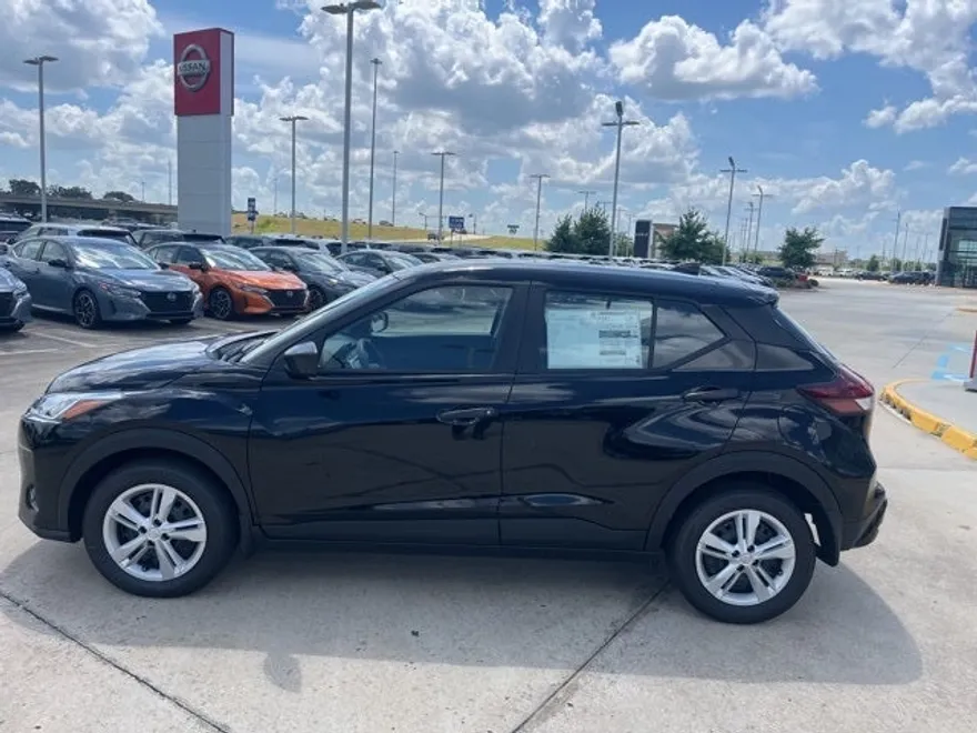 2025 Nissan Kicks Play S photo 1