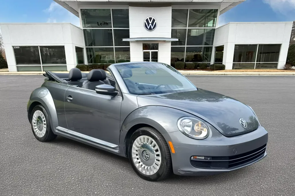 2013 Volkswagen Beetle Convertible 2.5L photo 1
