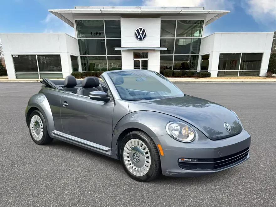 2013 Volkswagen Beetle Convertible 2.5L photo 1