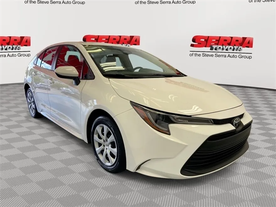 2024 Toyota Corolla LE photo 1