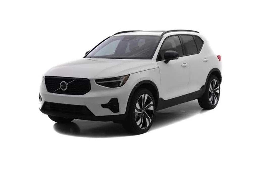 2025 Volvo XC40 AWD photo 1