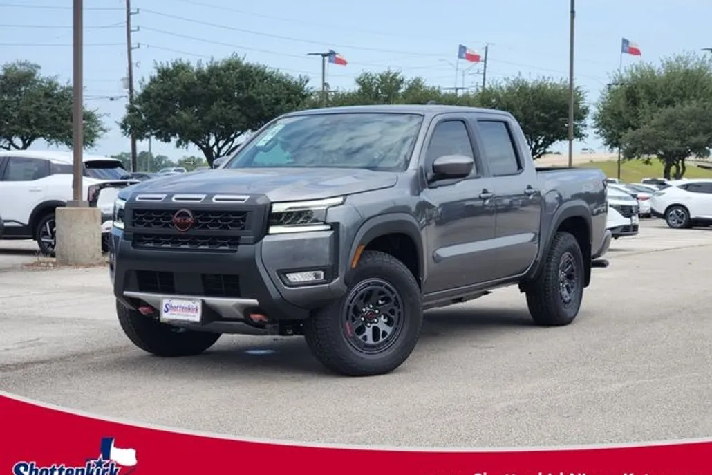 2025 Nissan Frontier PRO-4X Crew Cab photo 1