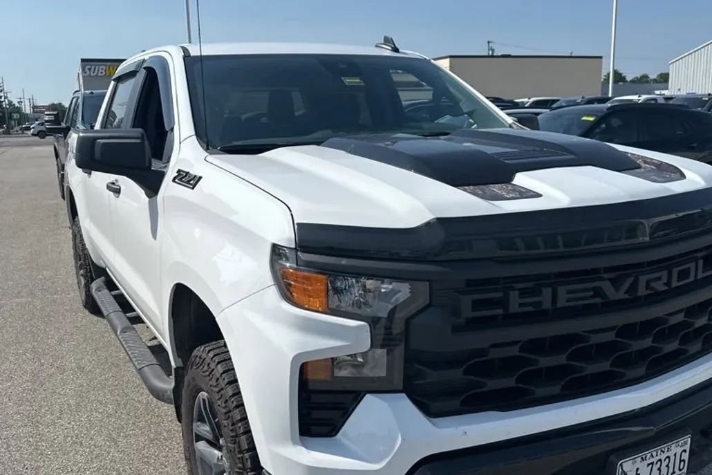 2025 Chevrolet Silverado 1500 Custom Trail Boss photo 1