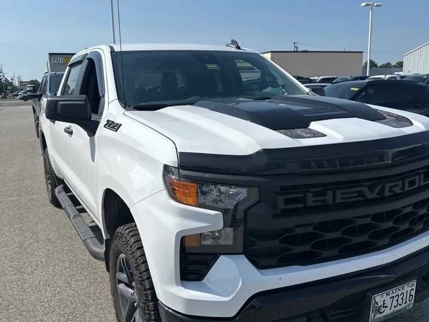 2025 Chevrolet Silverado 1500 Custom Trail Boss photo 1