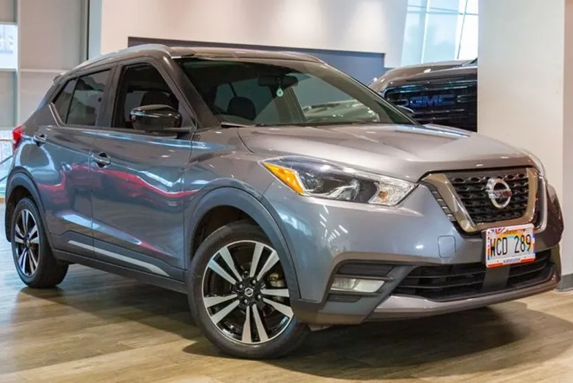 2020 Nissan Kicks SR photo 1