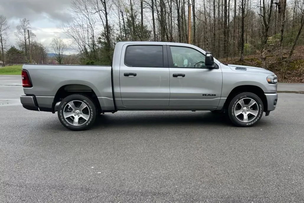 2025 Ram 1500 Tradesman photo 1