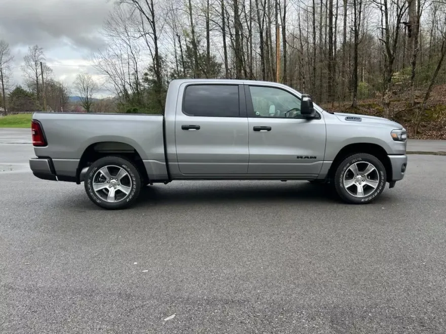 2025 Ram 1500 Tradesman photo 1