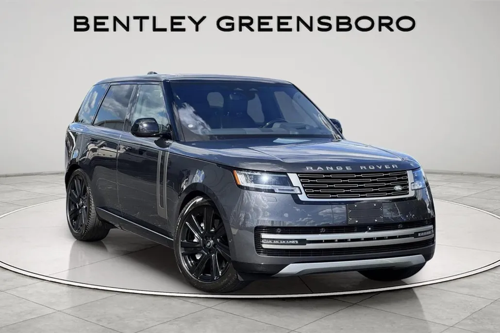 2023 Land Rover Range Rover SE photo 1