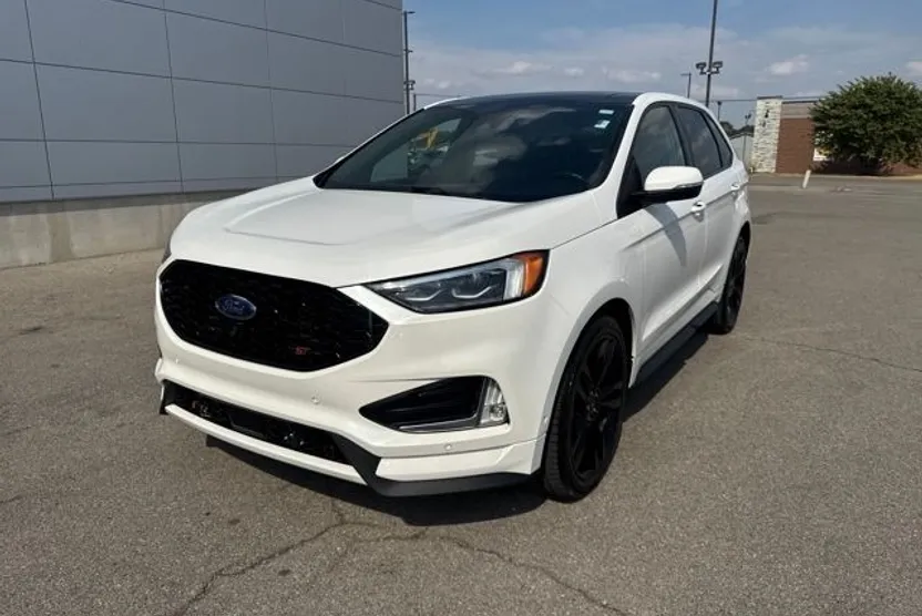 2020 Ford Edge ST photo 1