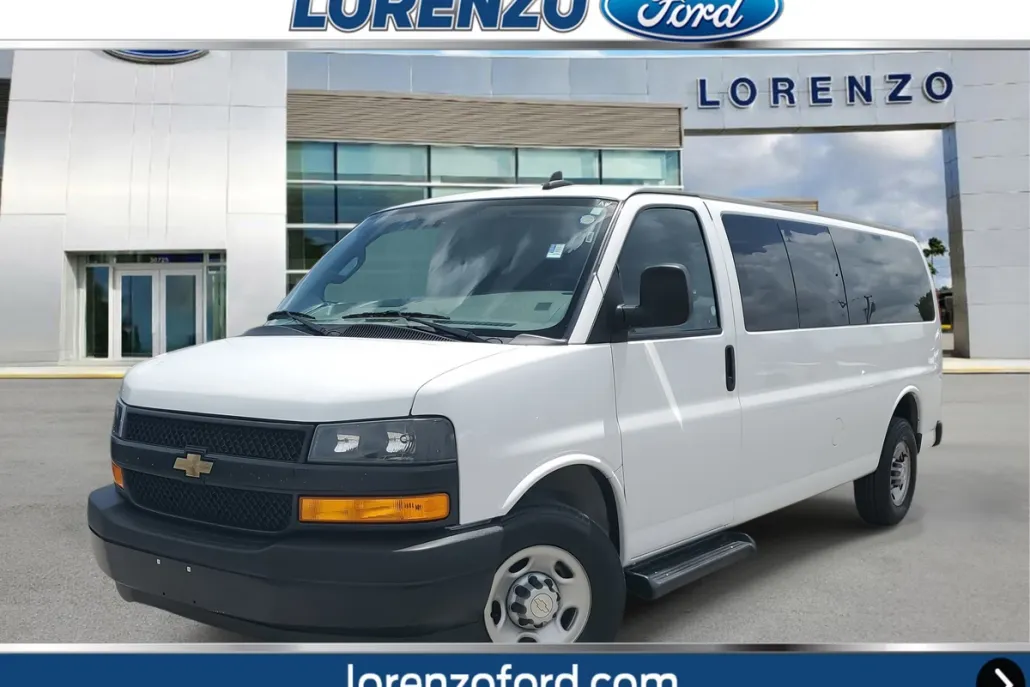 2022 Chevrolet Express Passenger LS photo 1