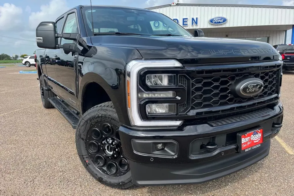 2025 Ford F-250 Lariat photo 1