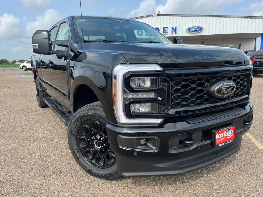 2025 Ford F-250 Lariat photo 1