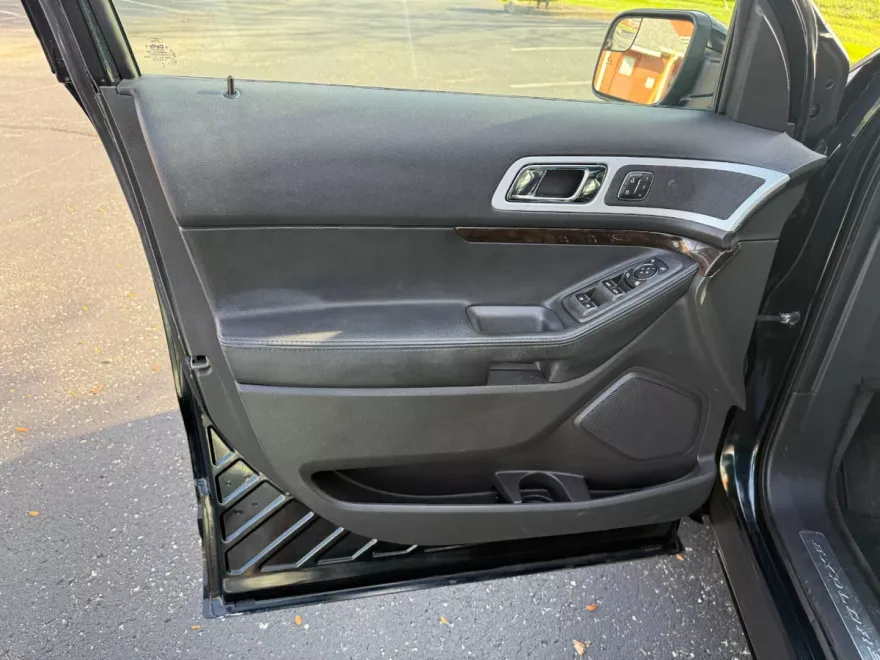 2014 Ford Explorer Limited photo 1