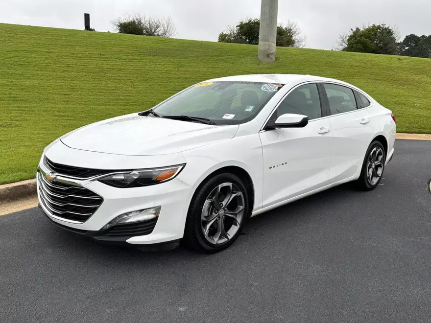 2024 Chevrolet Malibu 1LT photo 1