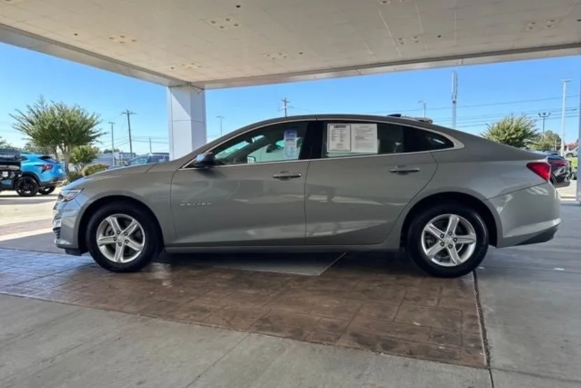 2024 Chevrolet Malibu LS photo 1