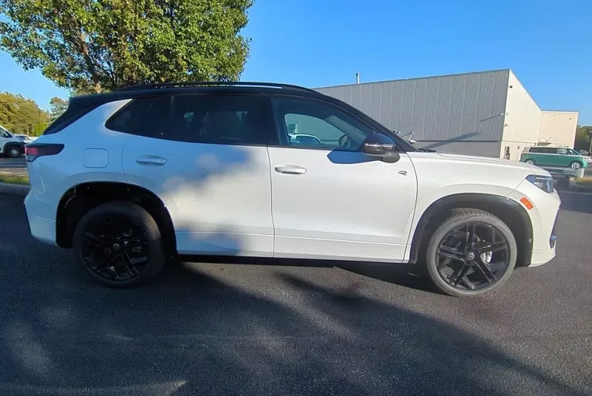 2025 Volkswagen Tiguan SE R-Line Black photo 1