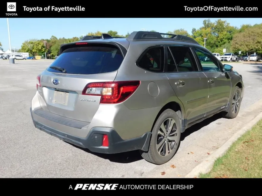 2018 Subaru Outback 2.5i Limited photo 1