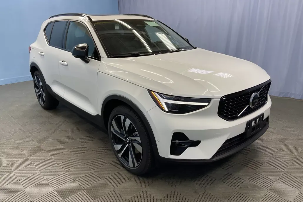2026 Volvo XC40 photo 1