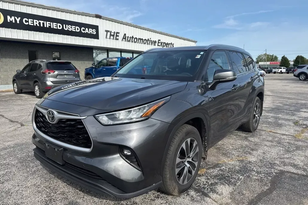 2020 Toyota Highlander XLE photo 1