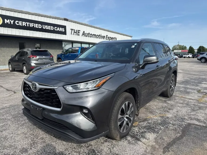 2020 Toyota Highlander XLE photo 1