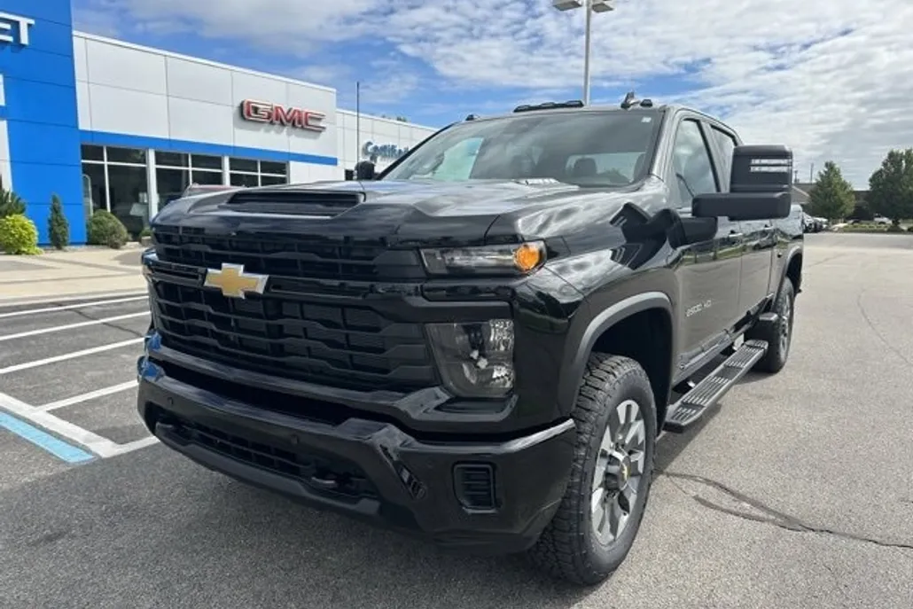 2026 Chevrolet Silverado 2500HD Custom photo 1