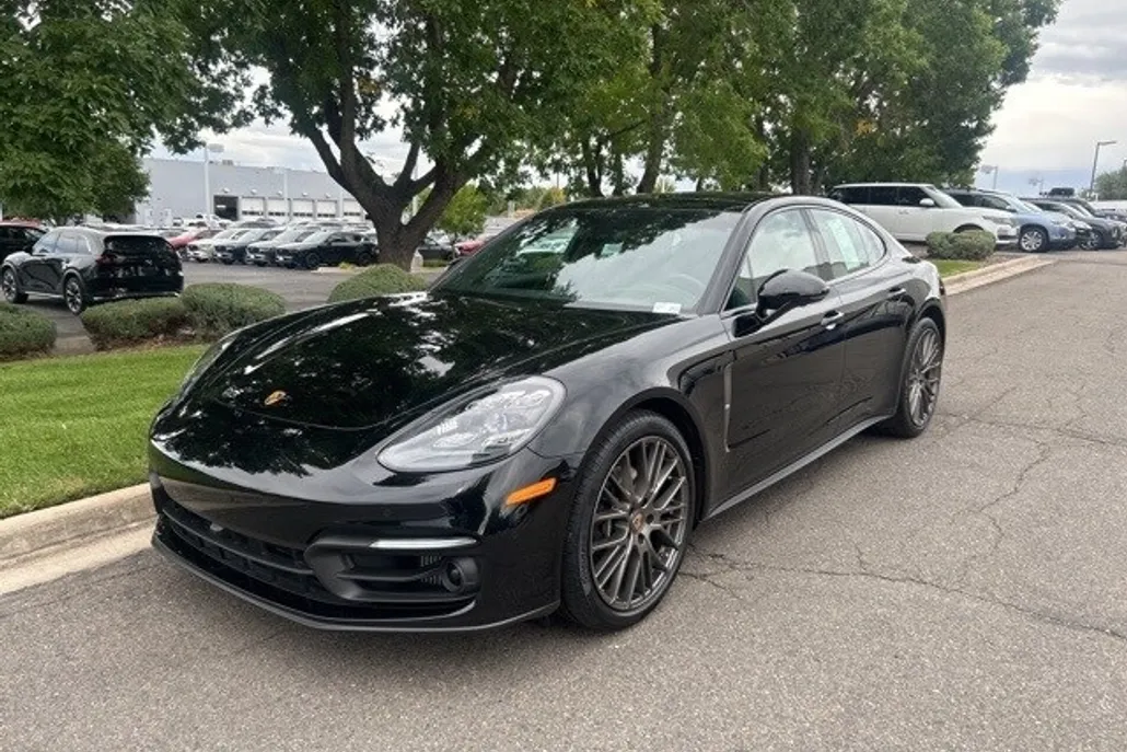 2022 Porsche Panamera 4 Platinum photo 1