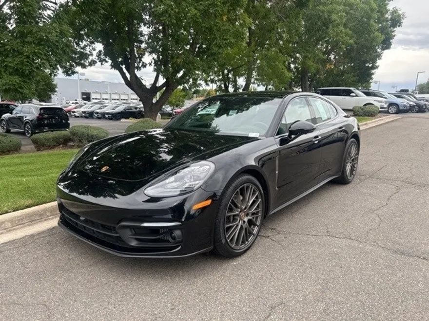 2022 Porsche Panamera 4 Platinum photo 1