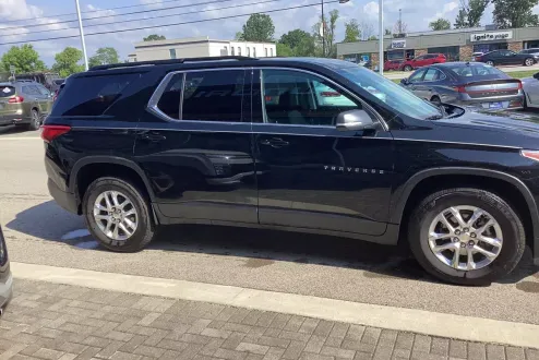 2021 Chevrolet Traverse Cloth photo 2