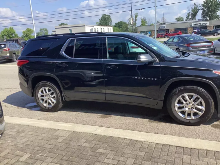 2021 Chevrolet Traverse Cloth photo 2