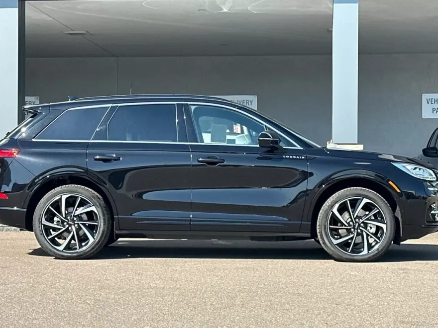 2025 Lincoln Corsair Grand Touring photo 1