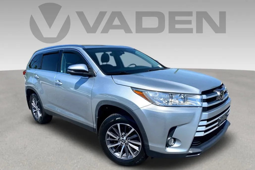 2019 Toyota Highlander XLE photo 1