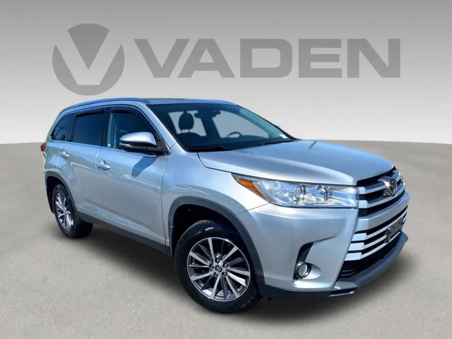 2019 Toyota Highlander XLE photo 1