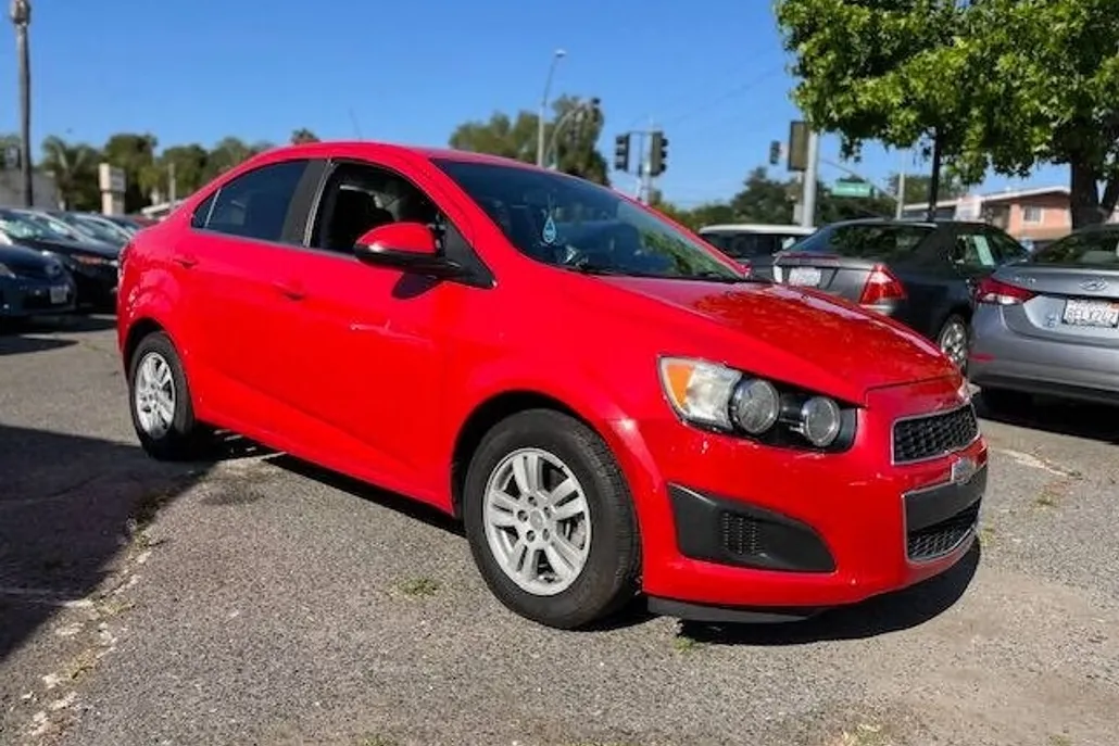2016 Chevrolet Sonic LT photo 1