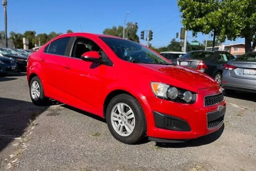 2016 Chevrolet Sonic LT photo 1