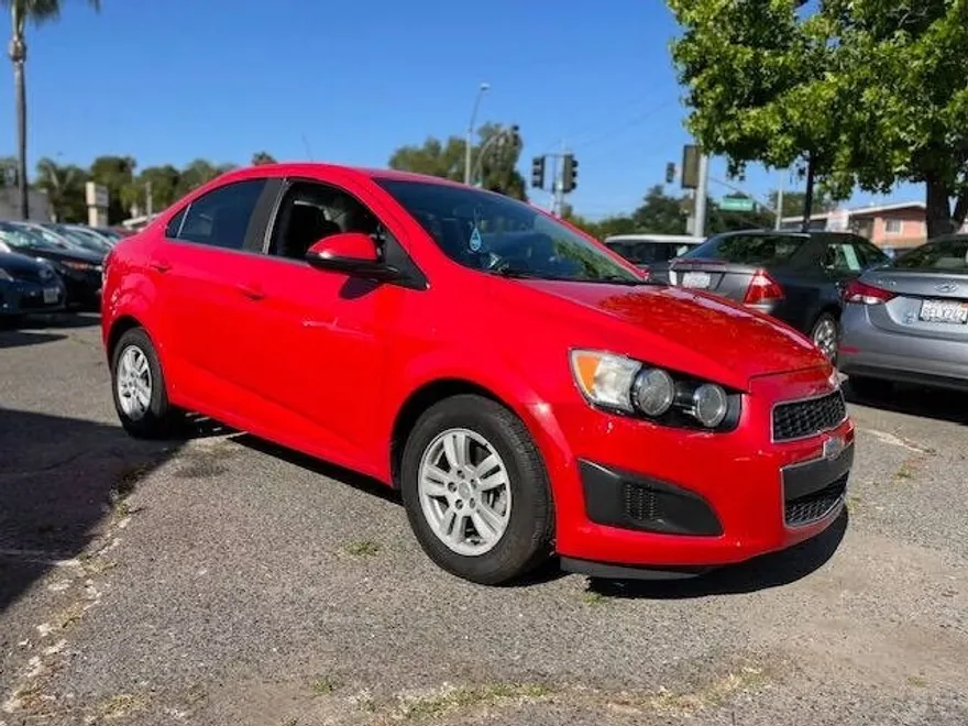 2016 Chevrolet Sonic LT photo 1