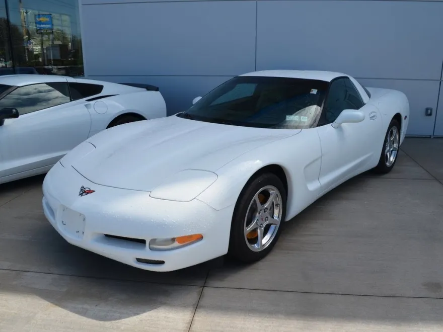 2004 Chevrolet Corvette photo 1