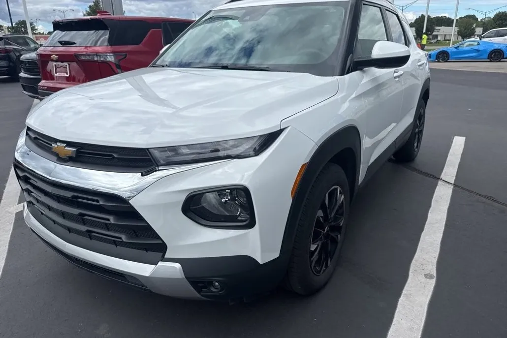 2022 Chevrolet Trailblazer LT photo 1