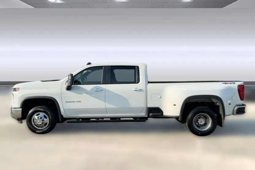 2025 Chevrolet Silverado 3500HD LT photo 1