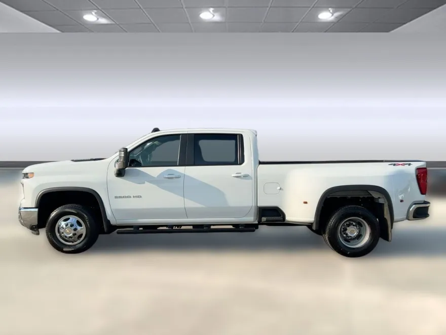 2025 Chevrolet Silverado 3500HD LT photo 1