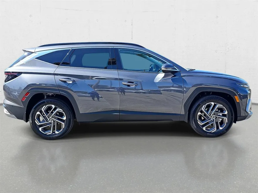 2025 Hyundai Tucson Hybrid Limited photo 1