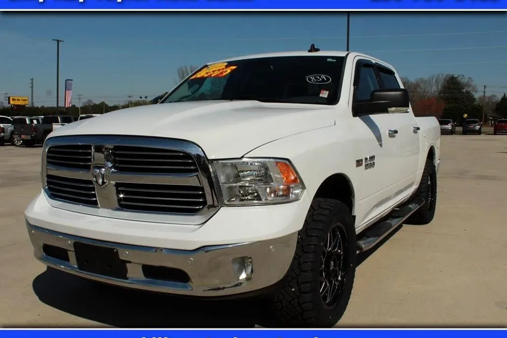 2017 Ram 1500 SLT photo 1