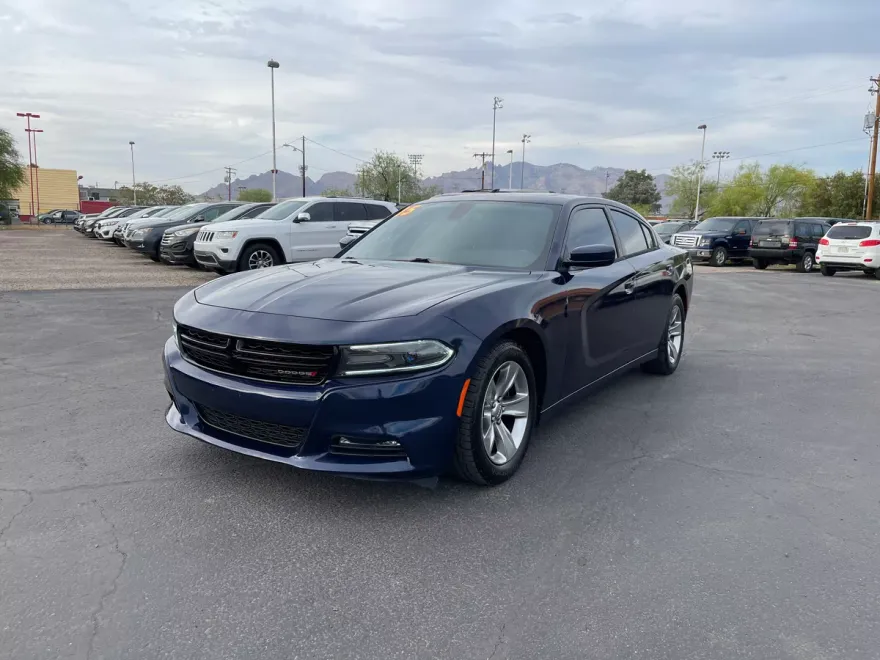 2015 Dodge Charger SXT photo 1