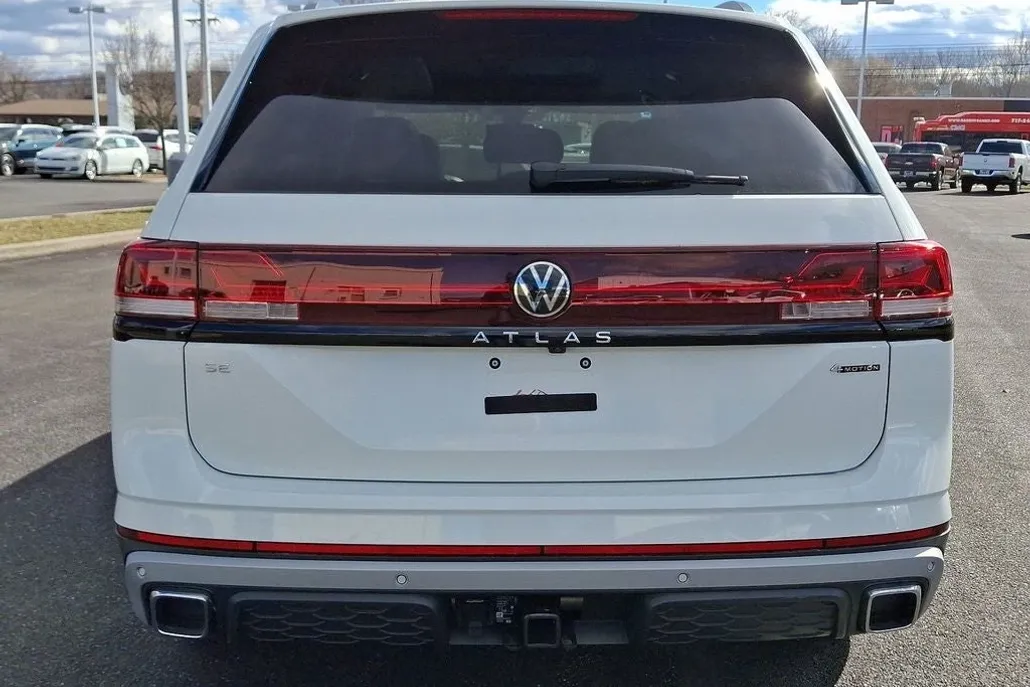 2025 Volkswagen Atlas Peak Edition SE photo 1