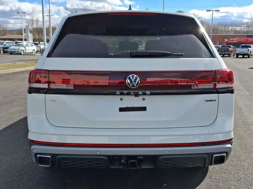2025 Volkswagen Atlas Peak Edition SE photo 1