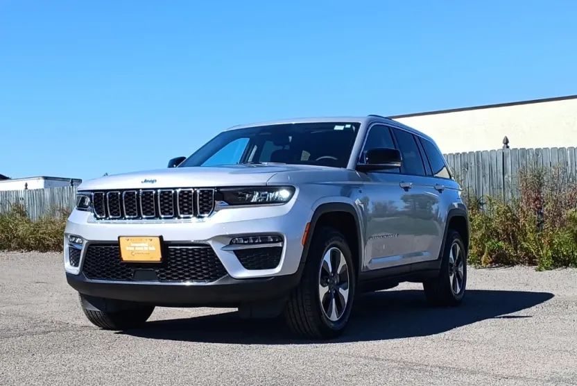 2023 Jeep Cherokee 4xe photo 1