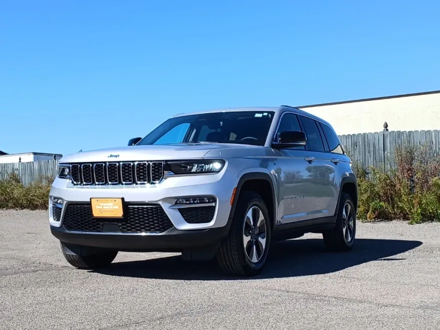 2023 Jeep Cherokee 4xe photo 1